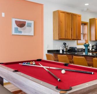 Wicker Park Apartamento | Designer Apt Billiards Private Patio 1 Parking