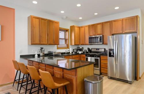 Wicker Park Apartamento | Designer Apt Billiards Private Patio 1 Parking