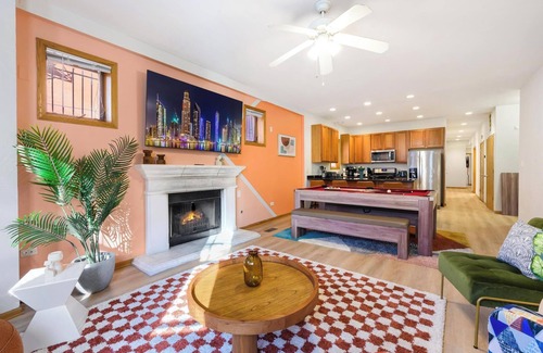 Wicker Park Apartamento | Designer Apt, Billiards, Private Patio, 1 Parking