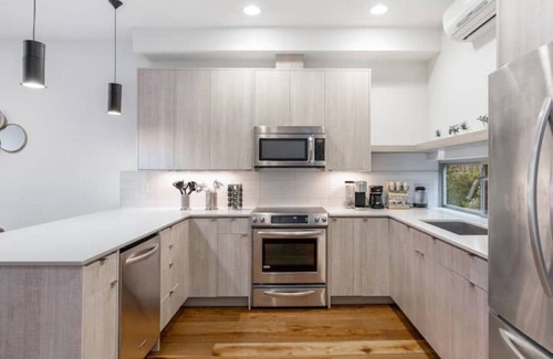 Ballard Casa | Designer Ballard 3B2B Home w/ Rooftop & Parking