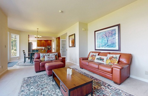 Oak Harbor Casa | Designer bay-view estate with home office, beach nearby