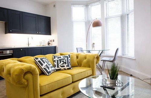 Canton Apartamento | Designer Cardiff Apartment with Free Parking