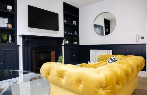 Canton Apartamento | Designer Cardiff Apartment with Free Parking