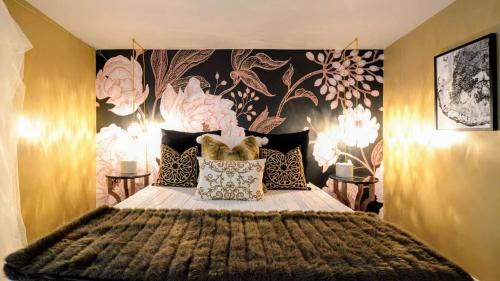 Camelback East Casa | Designer Condo in Hip Zen Yard Midtown Phoenix