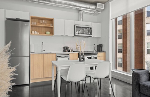 Connaught Condominio | Designer Cosmopolitan Loft in Downtown Calgary