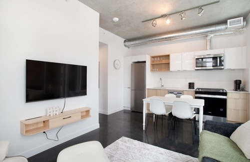 Connaught Condominio | Designer Cosmopolitan Loft in Downtown Calgary