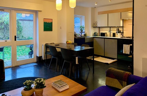 Bow Apartamento | Designer, cosy garden flat in East End / pet friendly, great locale / Abba