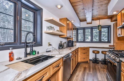 Lac du Flambeau Casa | Designer cottage on Statenaker Lake with dock access, trails, & Norwegian Sauna