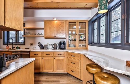 Lac du Flambeau Casa | Designer cottage on Statenaker Lake with dock access, trails, & Norwegian Sauna