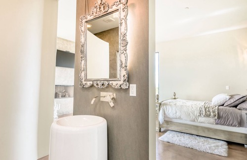 Santa Fe Casa | Designer desert stay on 45 acres with grand views, patio, soaking tub & W/D