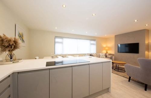 East Wittering Casa | Designer Family Escape / Hot Tub / Steps to Beach