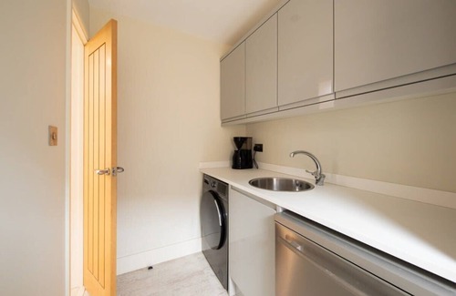 East Wittering Casa | Designer Family Escape / Hot Tub / Steps to Beach