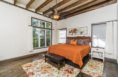 Dahlonega Casa | Designer Getaway-Hot Tub, 4 Minutes to Dahlonega