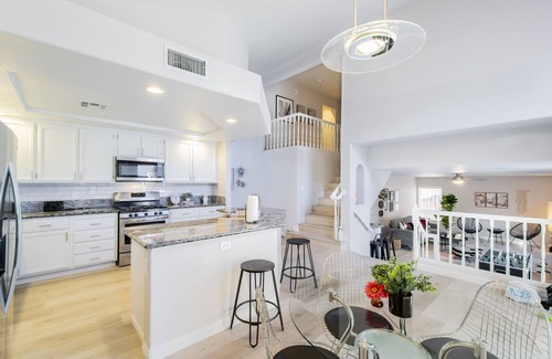 Green Valley North Casa | Designer home-6 miles to the Las Vegas Strip!