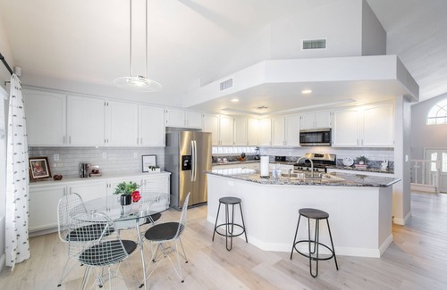 Green Valley North Casa | Designer home-6 miles to the Las Vegas Strip!