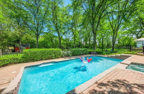 Fox Valley Casa | Designer Home: Heated Pool, Hot Tub, 4 Kings, Near Chicago