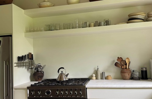 Patterson Casa | Designer home on a stream with AC and WiFi in Patterson
