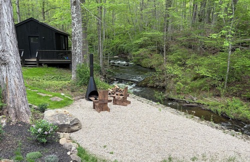 Patterson Casa | Designer home on a stream with AC and WiFi in Patterson