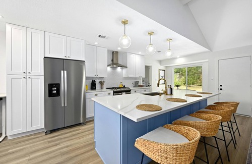 North Austin Civic Association Casa | Designer Home, Sleep 8, Ask us about FREE add-ons