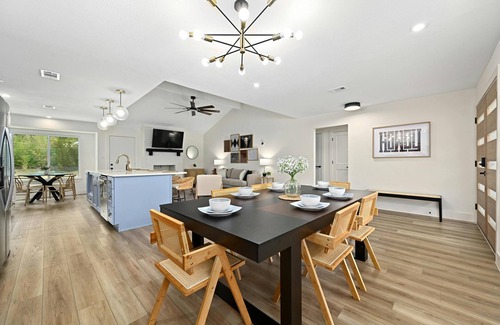 North Austin Civic Association Casa | Designer Home, Sleep 8, Ask us about FREE add-ons