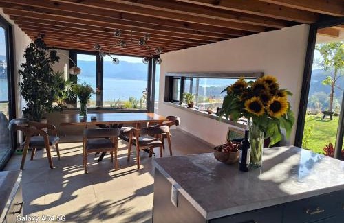 La Capilla Villa | Designer Home with Jacuzzi Spectacular Lake Views