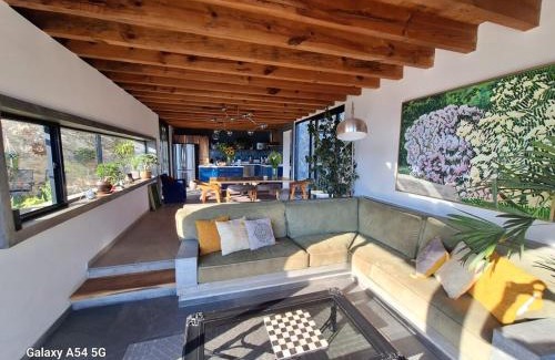 La Capilla Villa | Designer Home with Jacuzzi Spectacular Lake Views