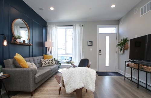 South Philadelphia Casa | Designer Home with Roof deck!4B/3B, Sleeps 6!