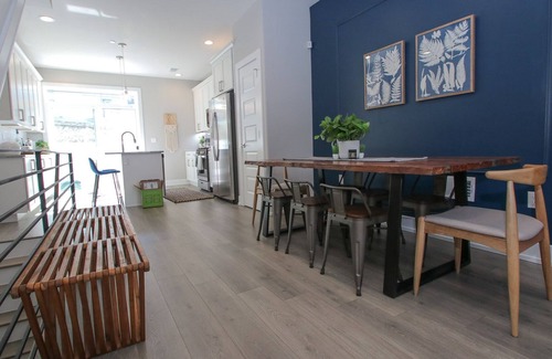 South Philadelphia Casa | Designer Home with Roof deck!4B/3B, Sleeps 6!