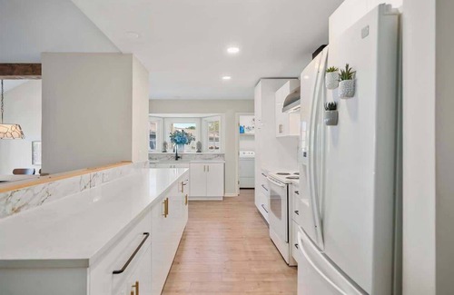 Lenexa Villa | Designer Luxury 4bed/4ba w/ Pool