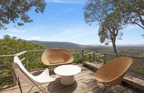 Ojai Casa | Designer Mid-Century House with 10 Acres of Nature with Stunning Views