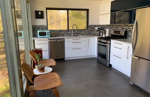 Swan Lake Villa | Cabaña de diseño con piscina climatizada | 10 acres | Catskills | Livingston Manor