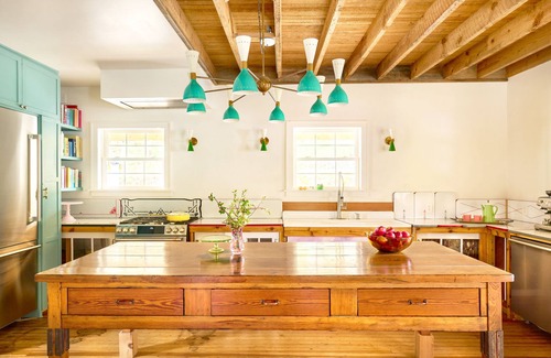 Roxbury Otro | Designer Mountain Farmhouse ~ Hot Tub ~ Sunset Porch ~ Chef's Kitchen ~ Firepit