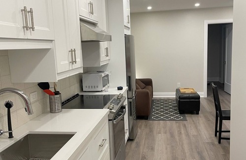 Roncesvalles Village Casa | Designer-renovated 1 bedroom in Roncesvalles Village