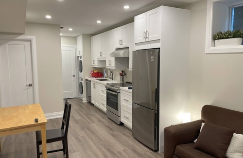 Roncesvalles Village Casa | Designer-renovated 1 bedroom in Roncesvalles Village
