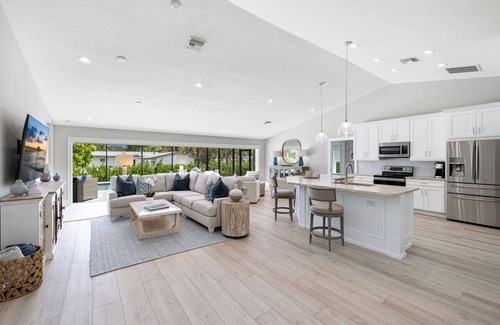 Central Naples Casa | Designer-Renovated Pool Home in Heart of Naples Minutes to White Sand Beaches