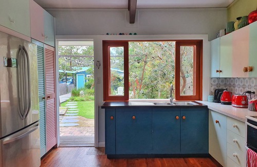Lake Tabourie Casa | Diseñador Retro Beach Shack en la orilla del lago