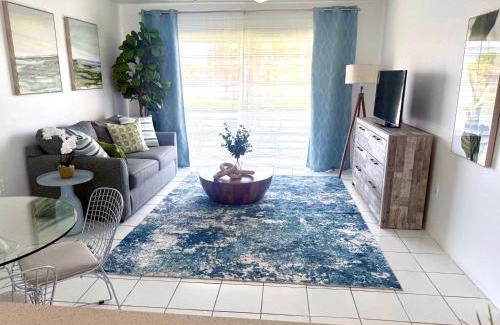 Aventura Apartamento | Designer's 1 BR 1BA Condo 1 Block to Aventura Mall