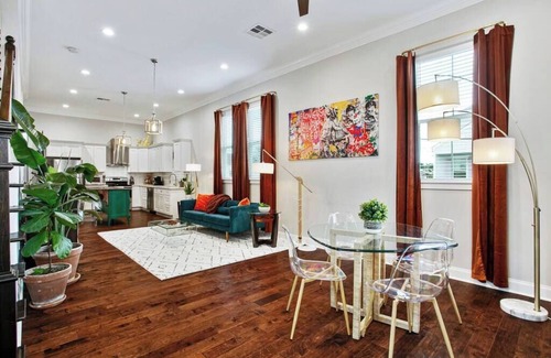 Milan Casa | Designer's Dream! 3 bed/2.5 bath