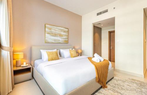 Al Raha Beach Apartamento | Designer's Finishing - Rooftop Pools - Modern Oasis - Family Heaven - Full Canal Views - Sunset Raha Views - 2 min walk from Space42 Arena