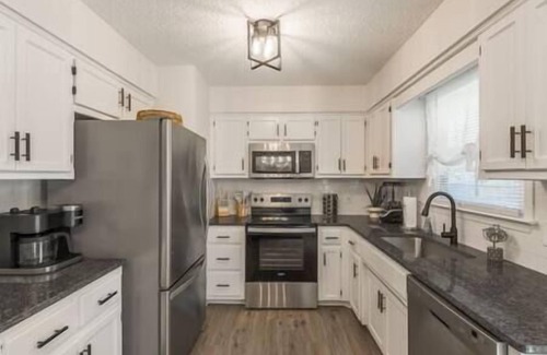 Pleasant Valley Casa | Designer's Retreat; Fur Friendly