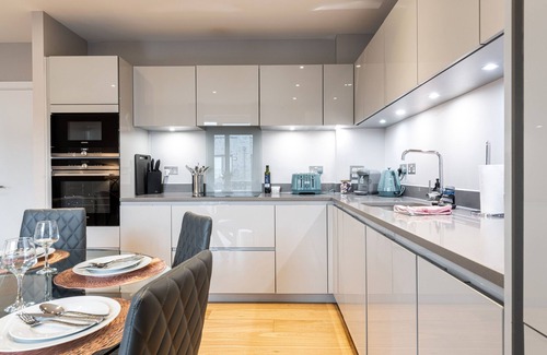 Northcote Apartamento | Designer Short Let - Family friendly with playground on site!