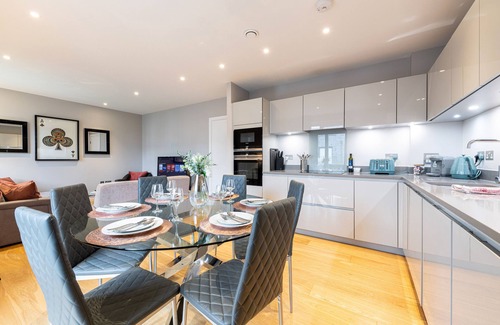 Northcote Apartamento | Designer Short Let - Family friendly with playground on site!