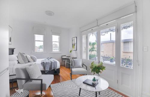 Glebe Apartamento | Designer Styled Studio in Central Trendy Glebe