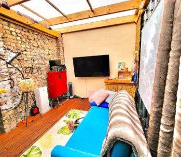Prenzlauer Berg Apartamento | Designer Tiny House with Wraparound Sun Terrace & Garden Lounge