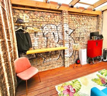 Prenzlauer Berg Apartamento | Designer Tiny House with Wraparound Sun Terrace & Garden Lounge