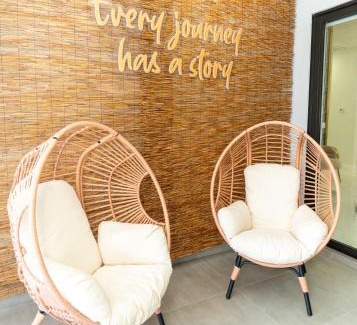 Mariner Casa | Designer Villa with Heated Pool, BBQ, Firepit, Ideal for Families & Groups