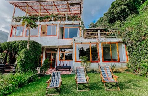 Tzununa Casa | Designers Luxury Retreat with breathtaking gardens