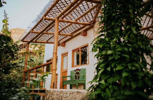 Tzununa Casa | Designers Luxury Retreat with breathtaking gardens