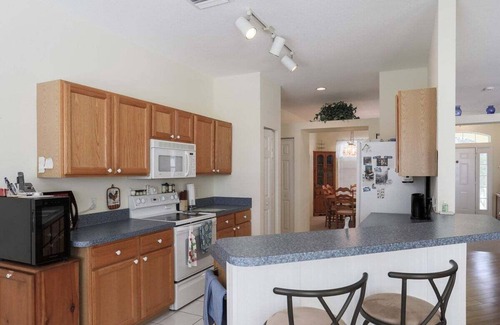 Regency Oaks Casa | Desirable 3BR lakefront pool home in Palmetto - Cranes Galore