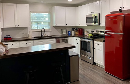 Cypress Cabaña | Desirable Modern Country Cottage on Forested Lot in NW Houston